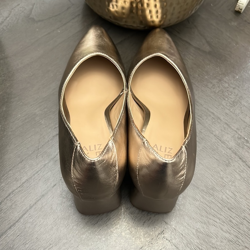 NATURALIZER Malynn Pumps Women's Shoes In Warm Silver - Picture 5 of 10